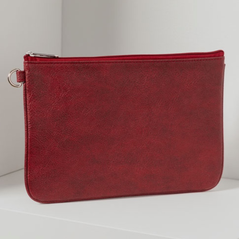Thirty-one Rubie Mini Ruby Mini Distressed. NWT.